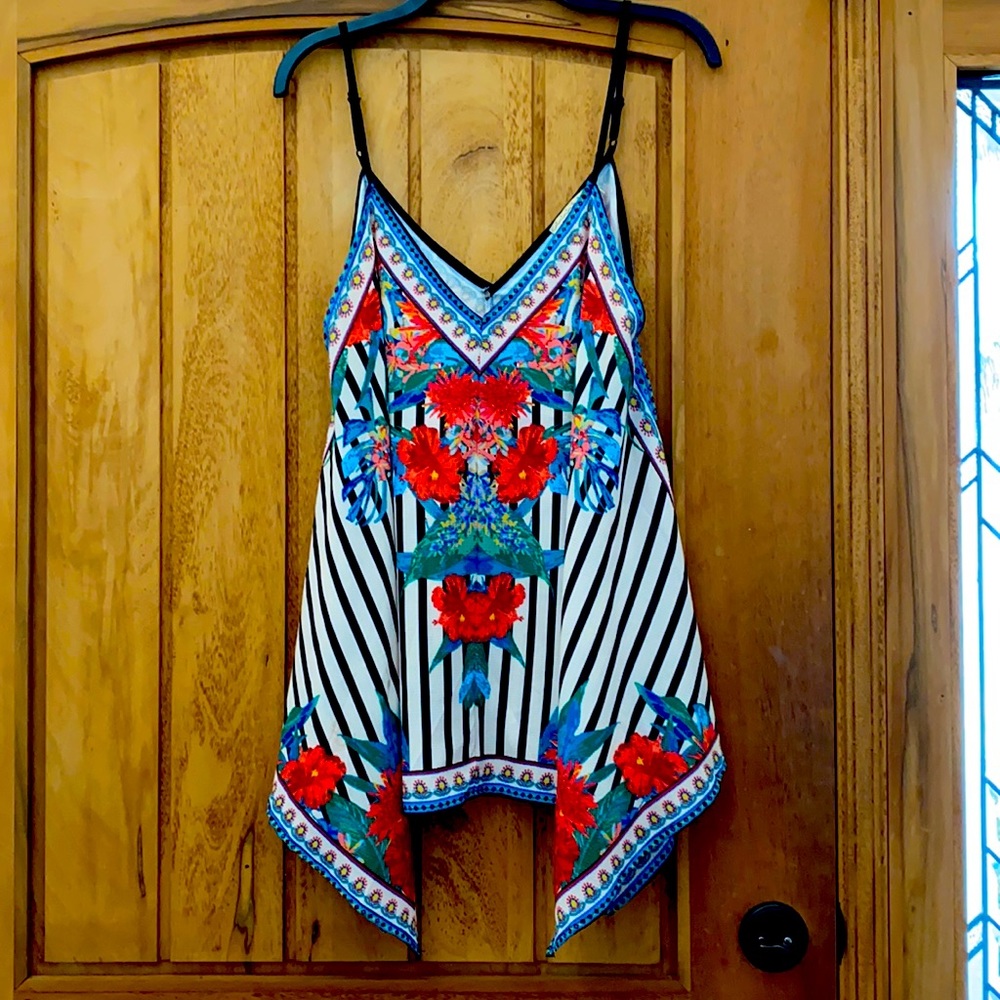 Super cute flowy boutique top